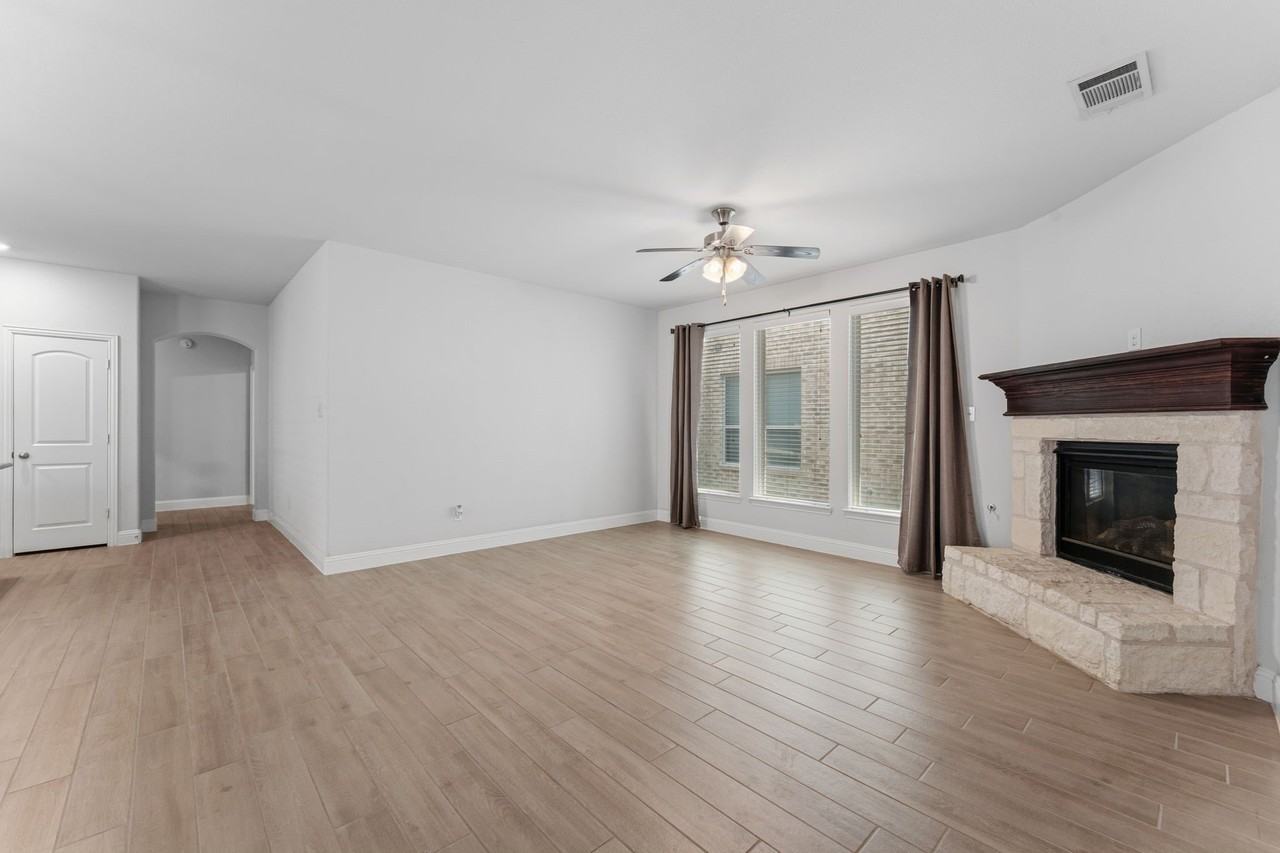 2104 Barx Dr - Photo 4 of 29