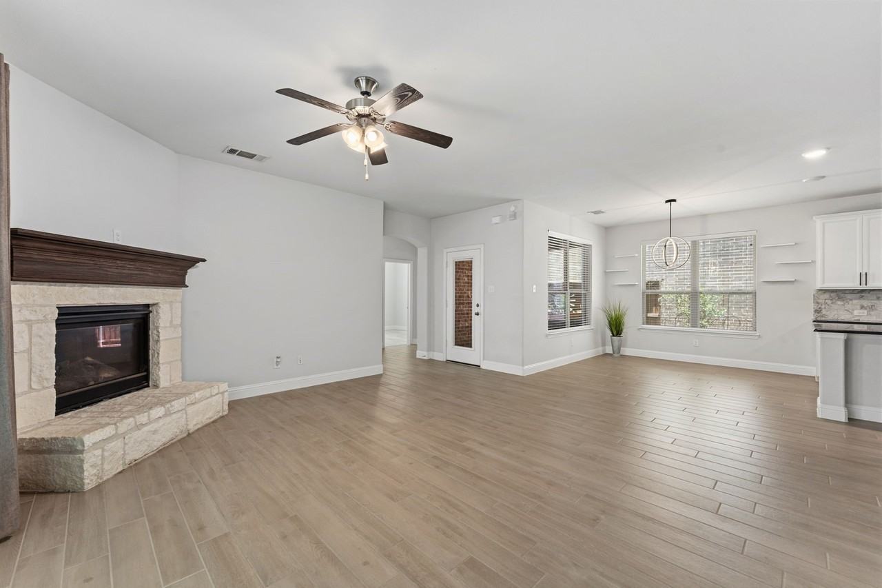 2104 Barx Dr - Photo 5 of 29