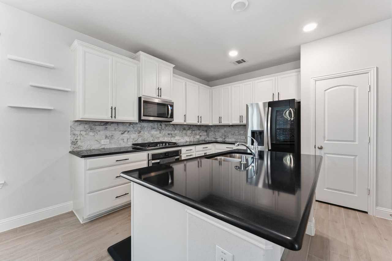 2104 Barx Dr - Photo 6 of 29