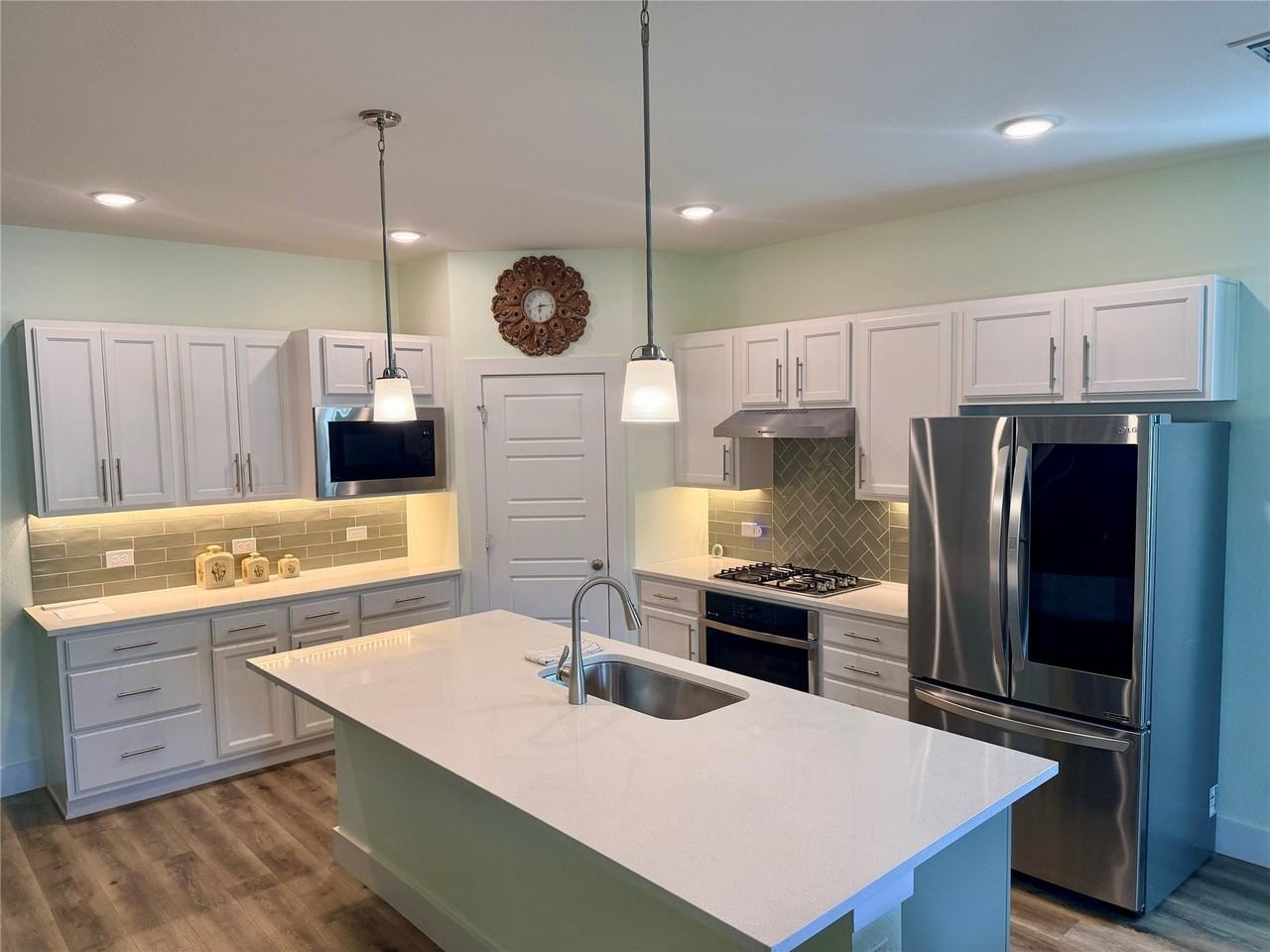 10923 Eva Mae Blvd - Photo 2 of 18