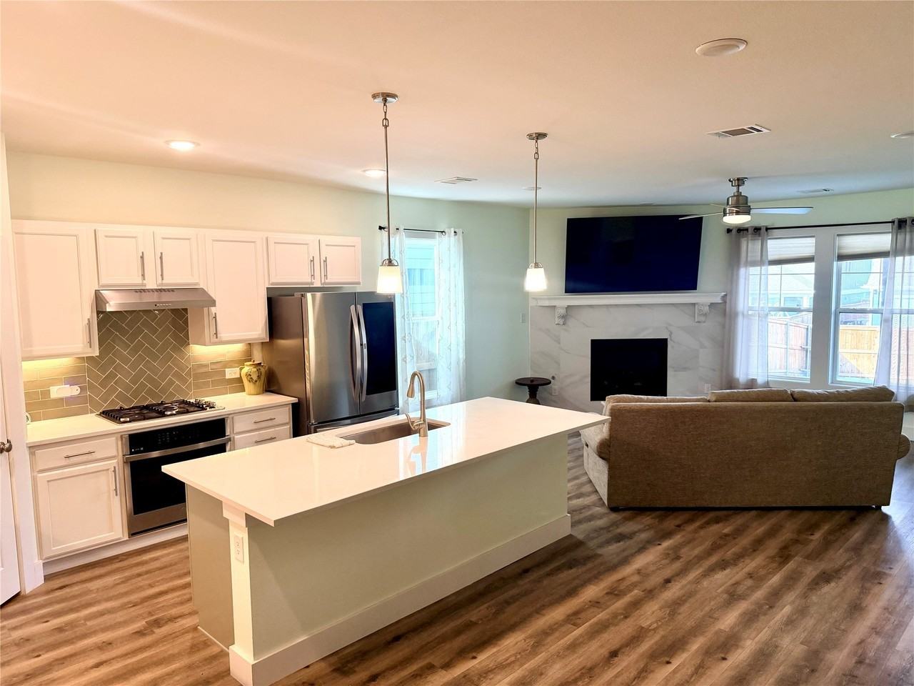 10923 Eva Mae Blvd - Photo 3 of 18