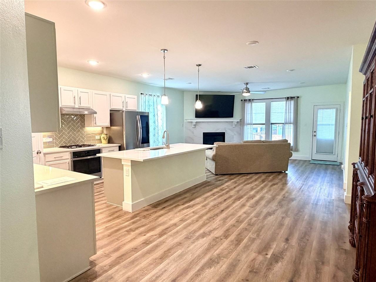 10923 Eva Mae Blvd - Photo 4 of 18