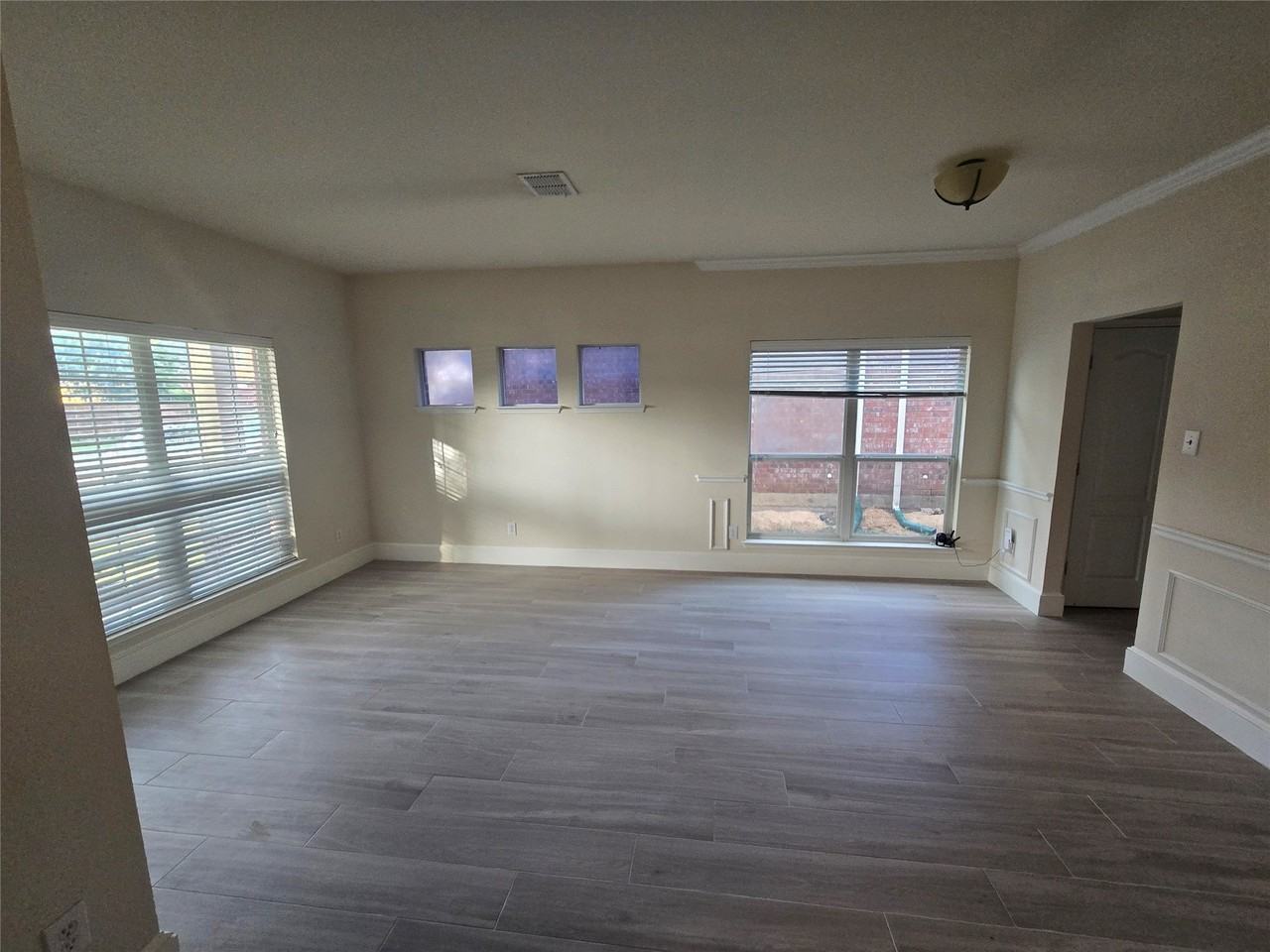 8405 Luzerne Dr - Photo 2 of 20
