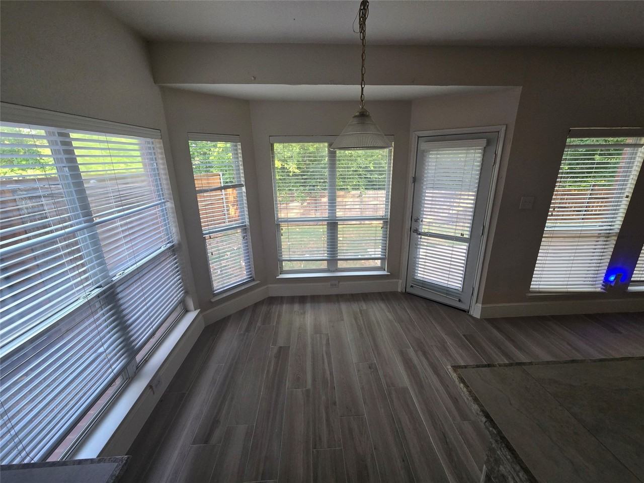 8405 Luzerne Dr - Photo 4 of 20
