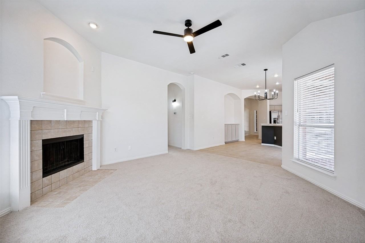 1343 Bent Tree Dr - Photo 5 of 18