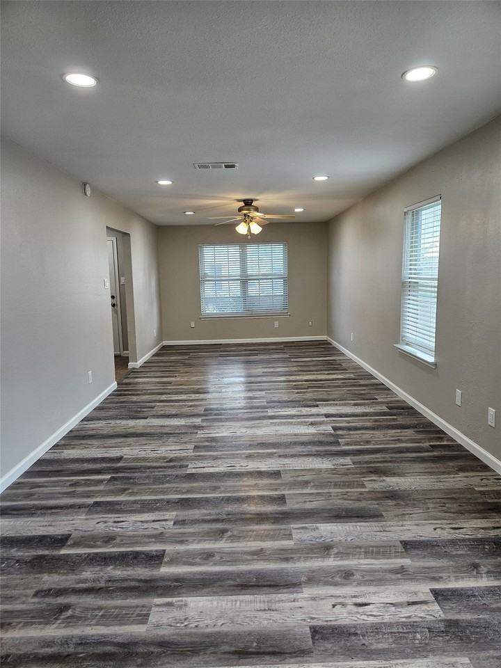 9431 Jill Ln - Photo 4 of 17