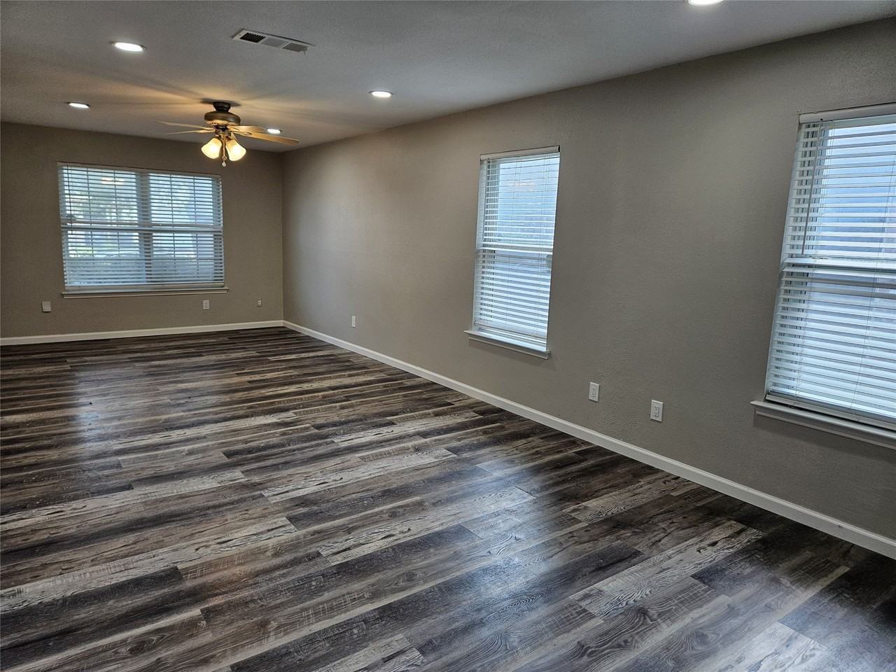 9431 Jill Ln - Photo 5 of 17