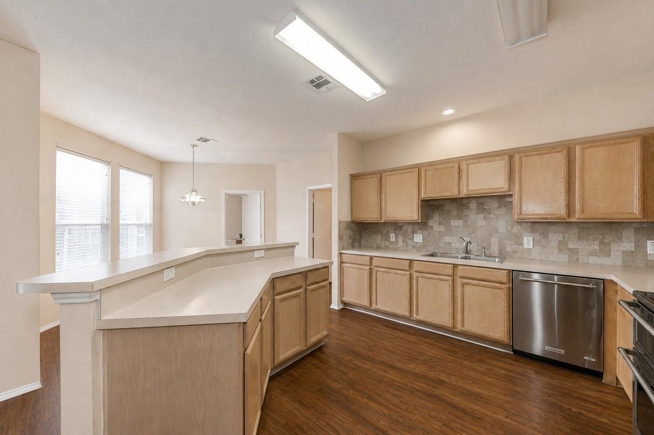 6704 Cambrian Way - Photo 5 of 20