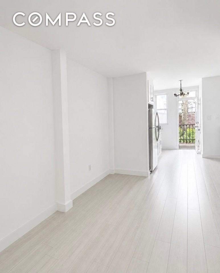 278 19th St #1L - Photo 4 of 6