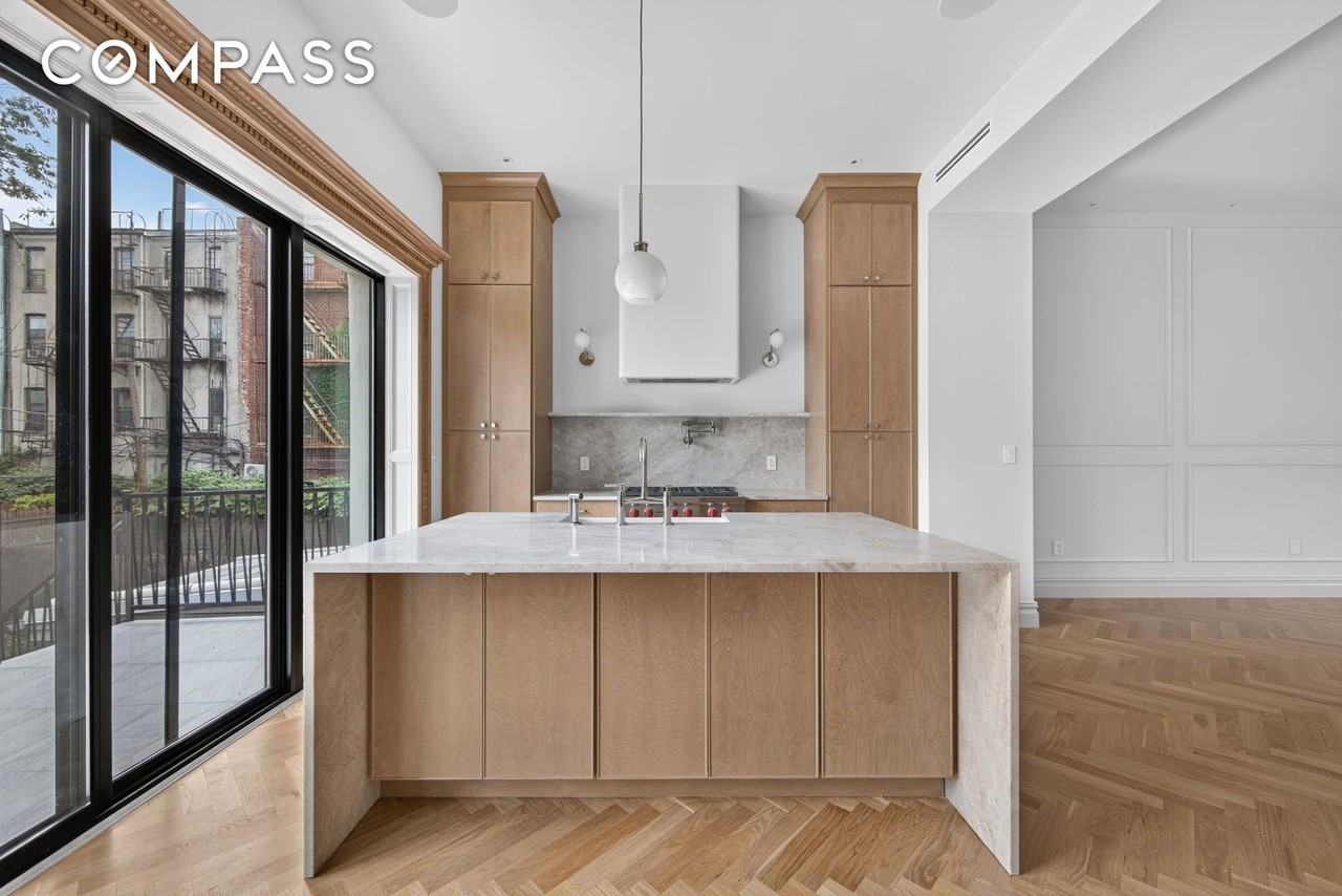552 Macon St #2 - Photo 4 of 24