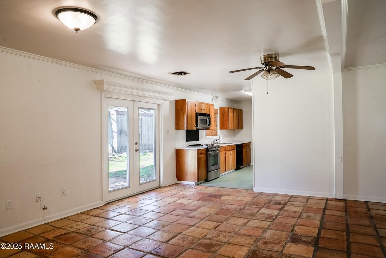 213 Birch Dr - Photo 5 of 23