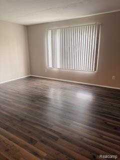 328 E Elmwood Ave #6 - Photo 3 of 10