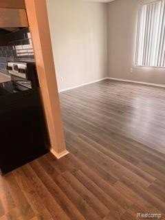 328 E Elmwood Ave #6 - Photo 7 of 10