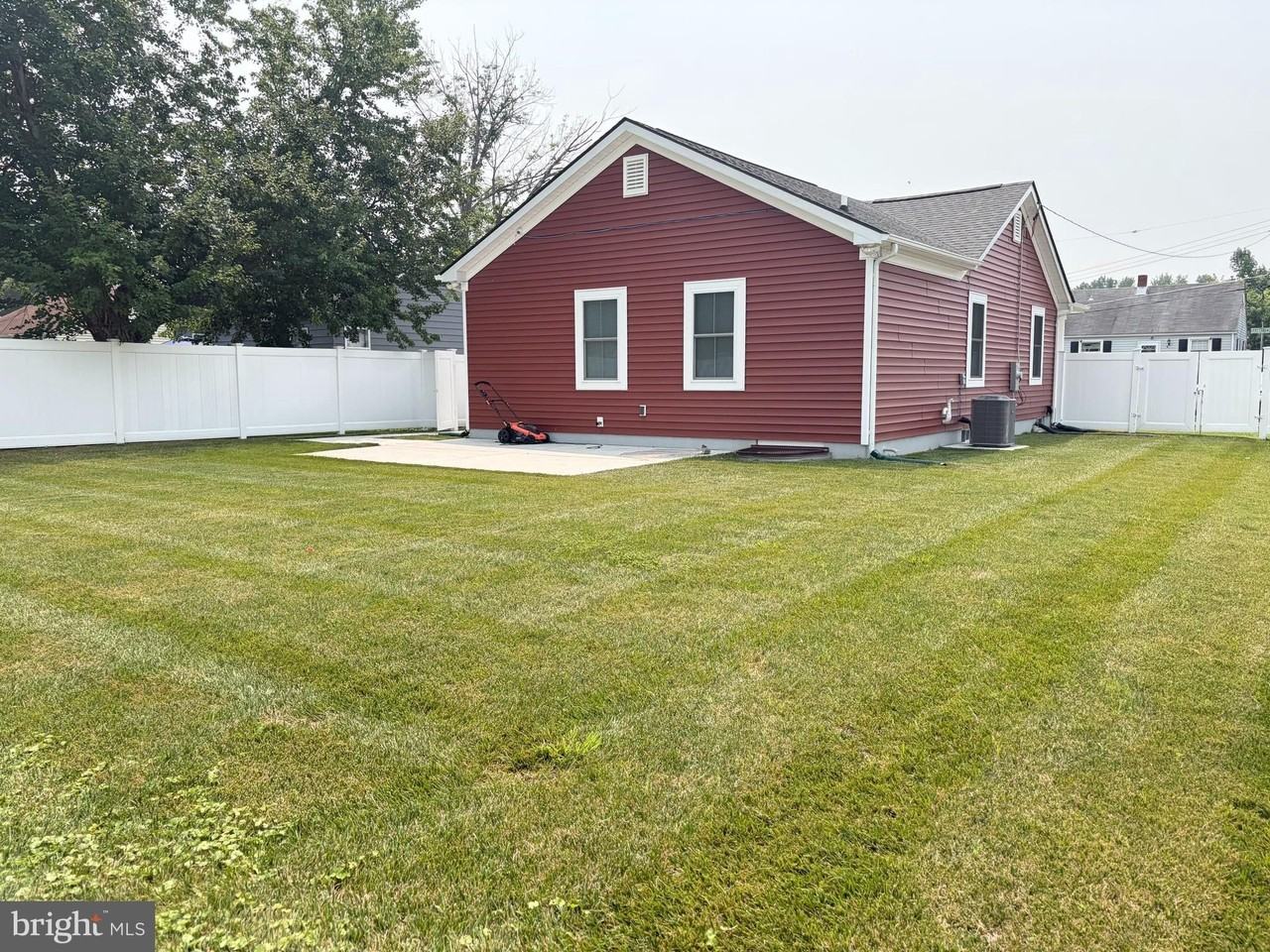 143 Bannister Ave - Photo 4 of 13