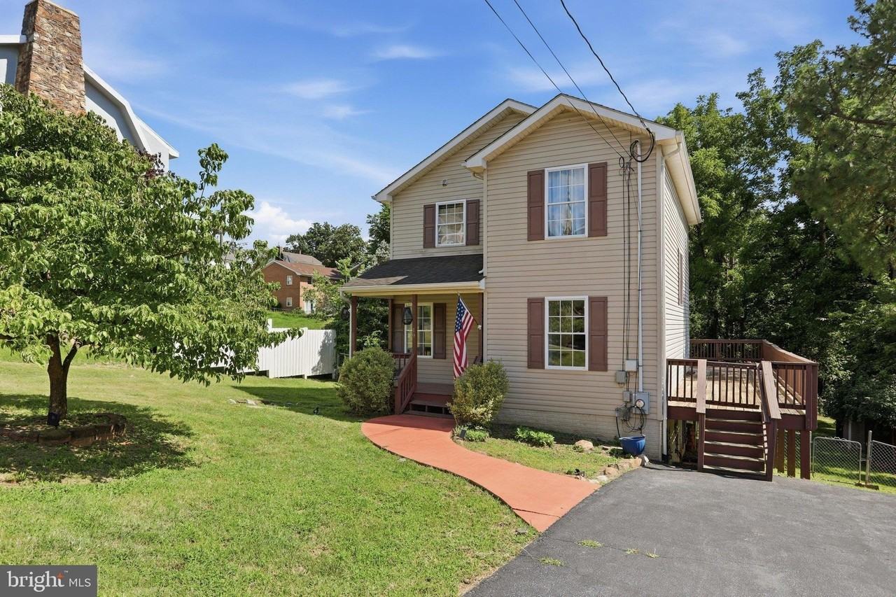 19 Fairview Ave - Photo 4 of 40