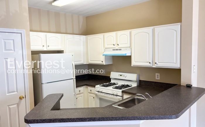 21803 Flanders Ct - Photo 3 of 37