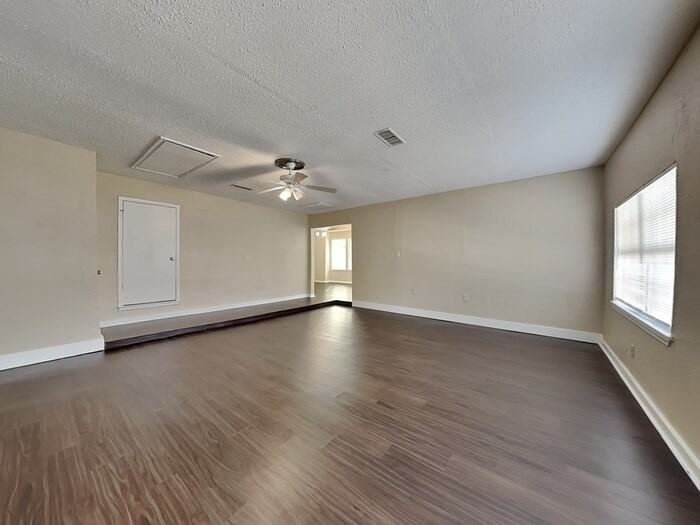 4030 Rustic Trl - Photo 7 of 22