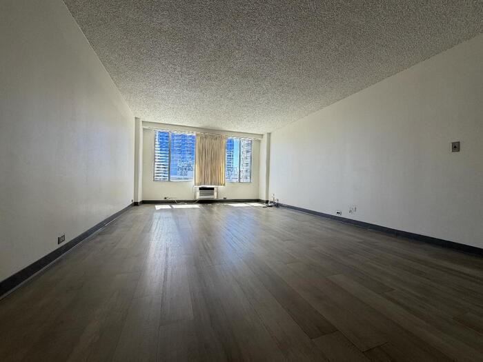 747 Amana St - Photo 2 of 5