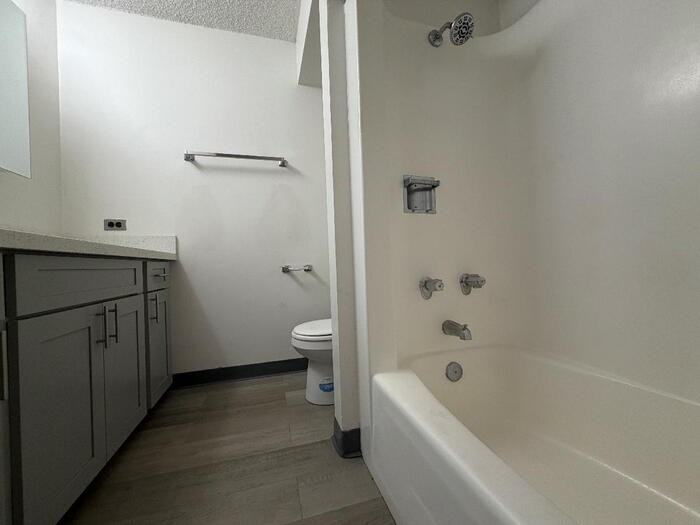 747 Amana St - Photo 4 of 5