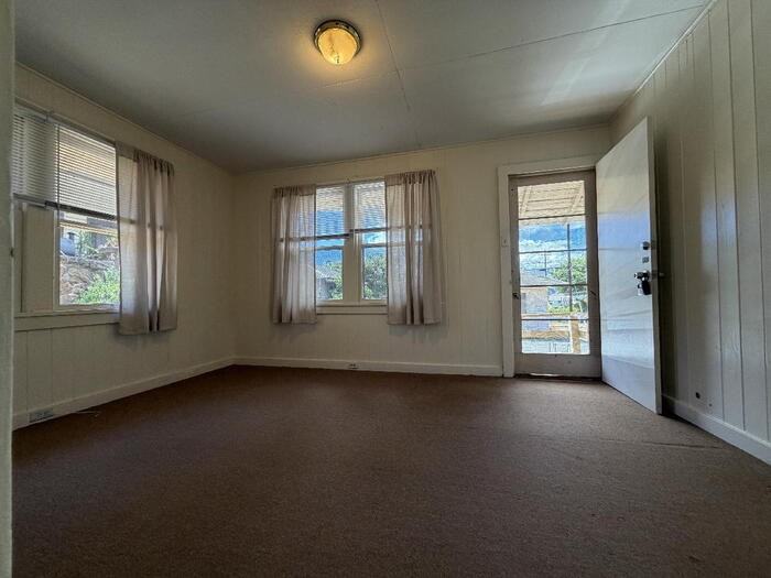 3145 Harding Ave - Photo 2 of 5