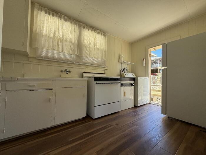 3145 Harding Ave - Photo 3 of 5