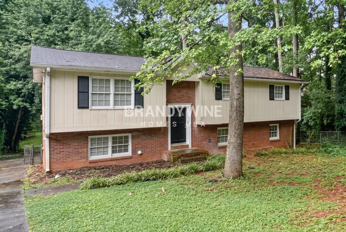 1044 Baker Ln - Photo 2 of 24