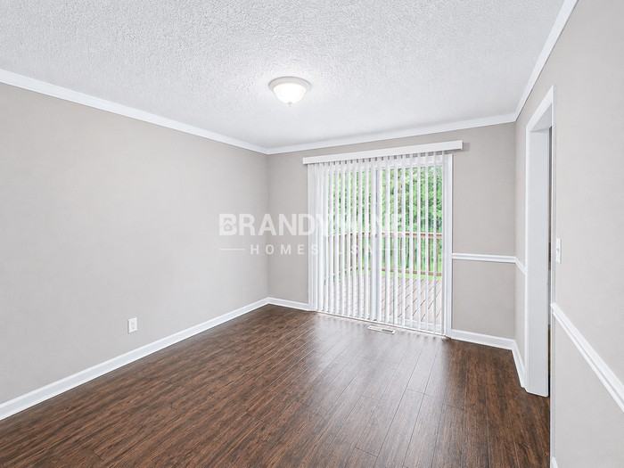 1044 Baker Ln - Photo 7 of 24
