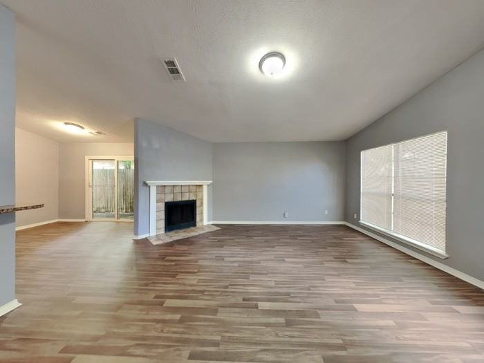 2405 Cripple Creek Dr - Photo 3 of 17