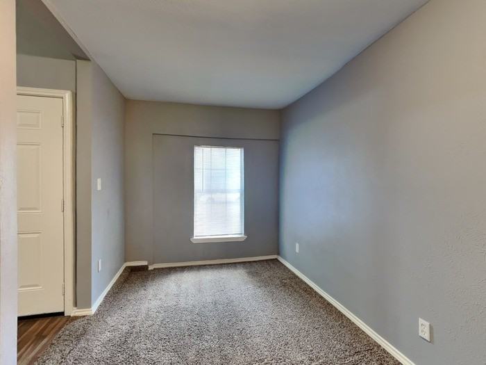 2405 Cripple Creek Dr - Photo 4 of 17