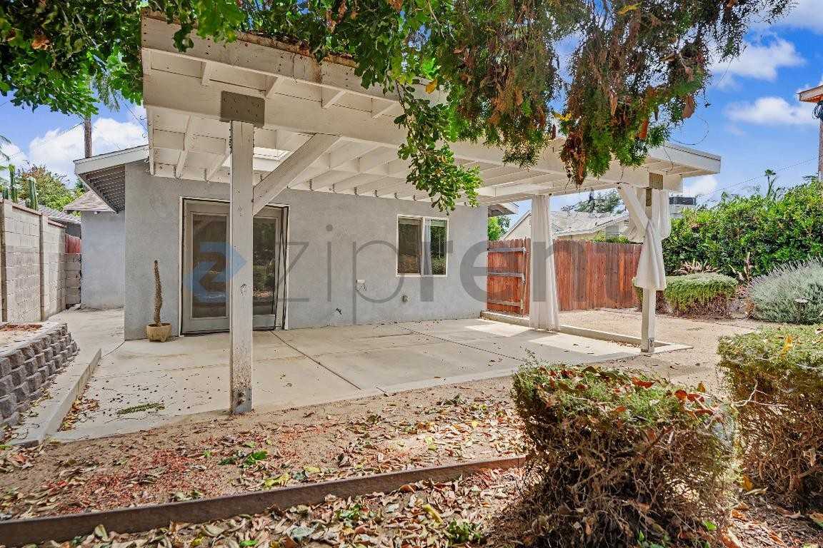 14139 Gault St - Photo 4 of 16