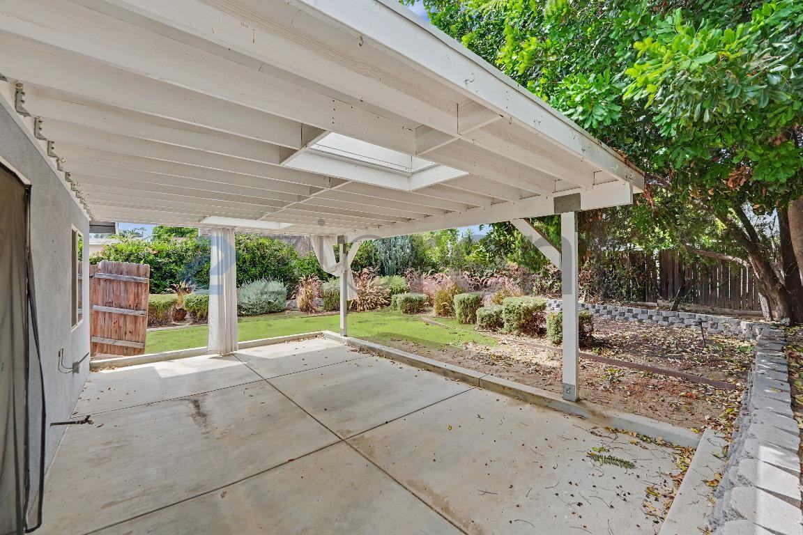 14139 Gault St - Photo 5 of 16