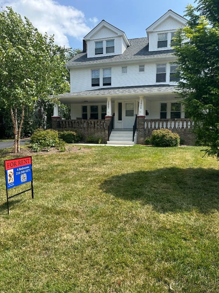 2409 Woodmere Dr - Photo 2 of 5