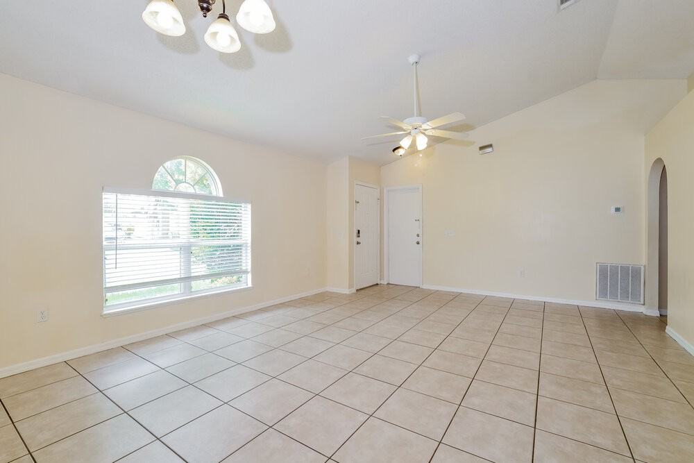 12641 Parkbury Dr - Photo 4 of 16