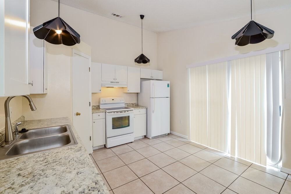 12641 Parkbury Dr - Photo 6 of 16