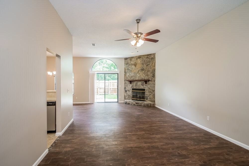 11001 Beckley Pl - Photo 3 of 15