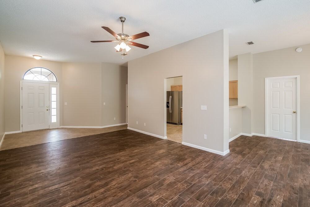 11001 Beckley Pl - Photo 4 of 15