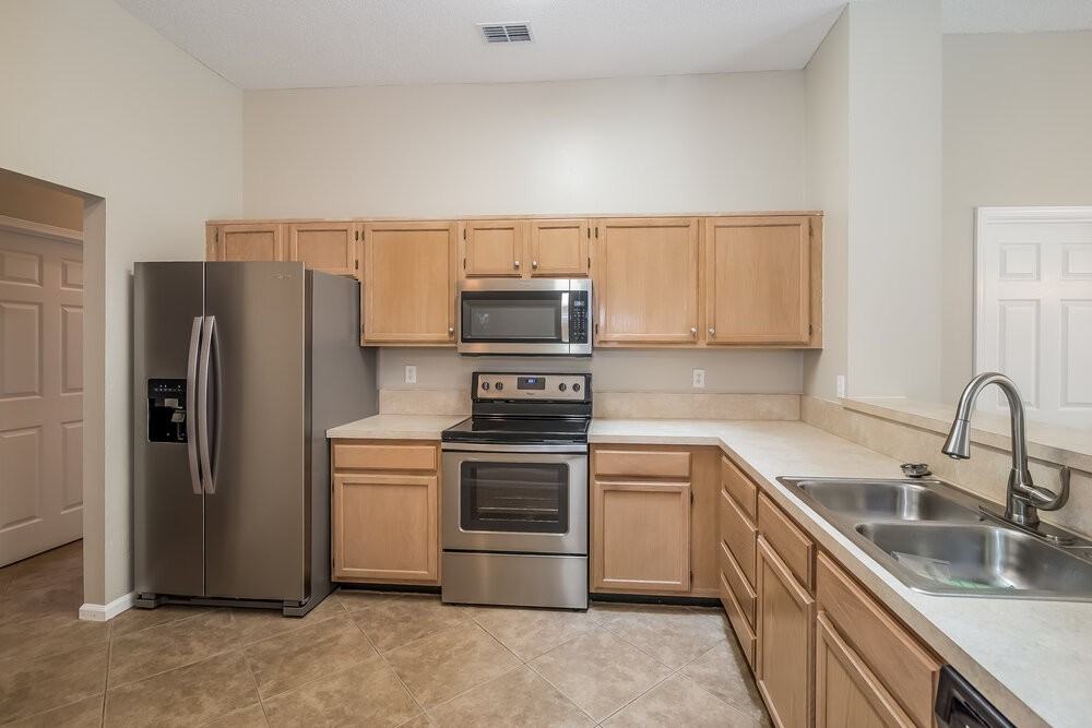 11001 Beckley Pl - Photo 7 of 15