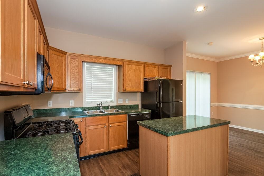 906 Houston Heights Rd - Photo 6 of 17
