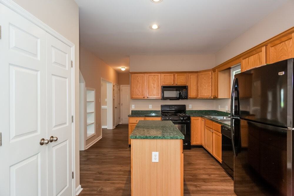 906 Houston Heights Rd - Photo 7 of 17