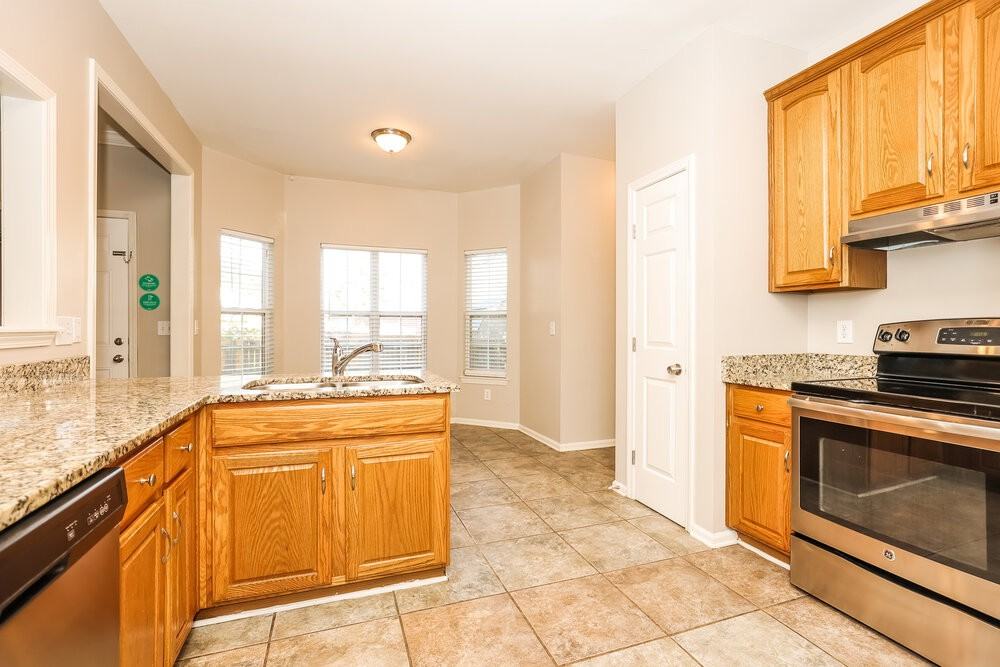398 Roxie Ct - Photo 7 of 25