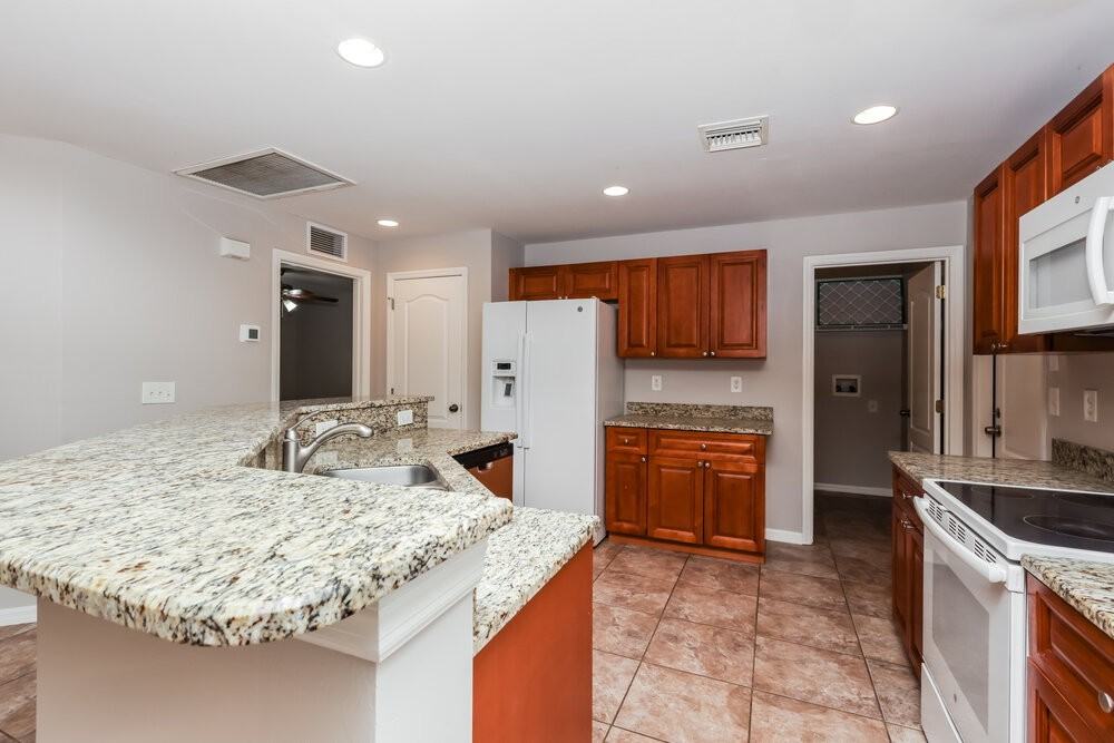 769 Oakridge Ave S - Photo 6 of 16