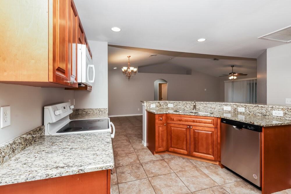 769 Oakridge Ave S - Photo 7 of 16