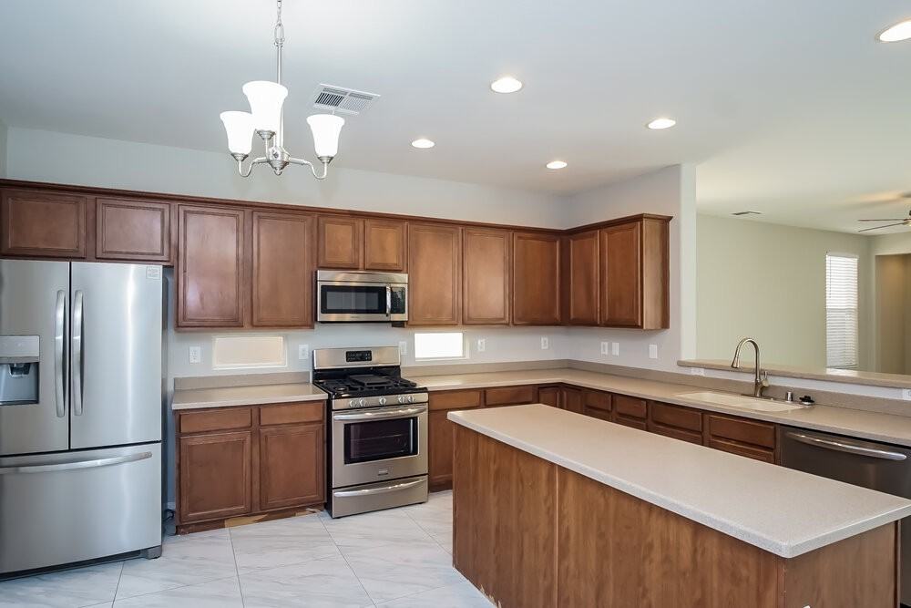 8860 Ashley Park Ave - Photo 6 of 17