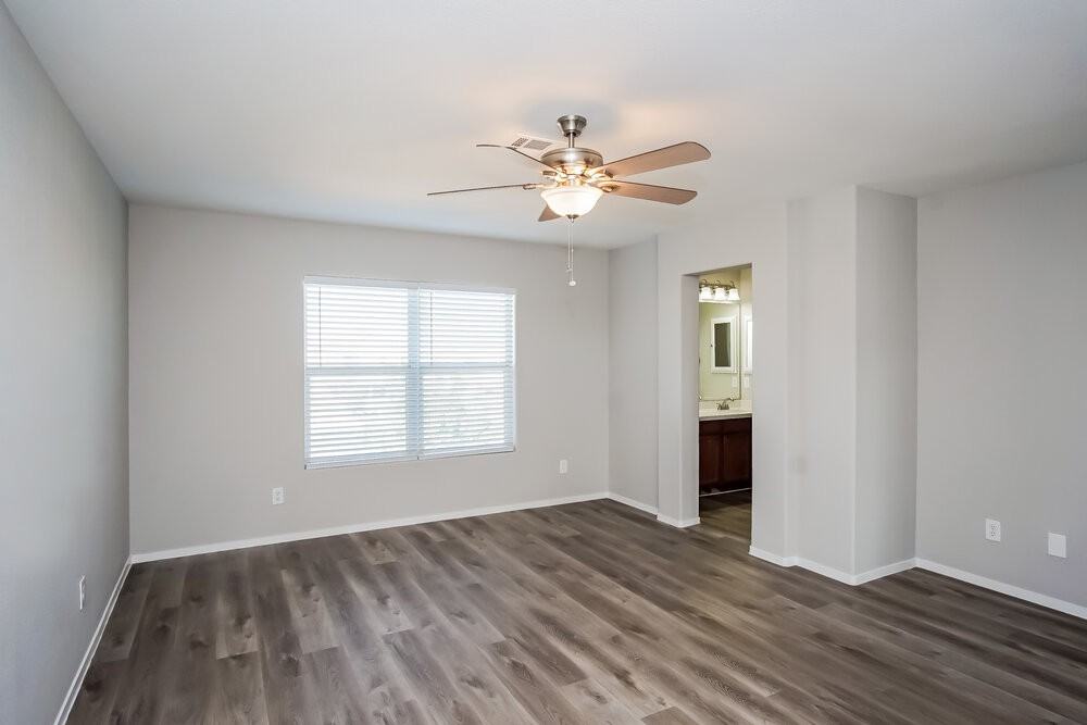 8860 Ashley Park Ave - Photo 7 of 17