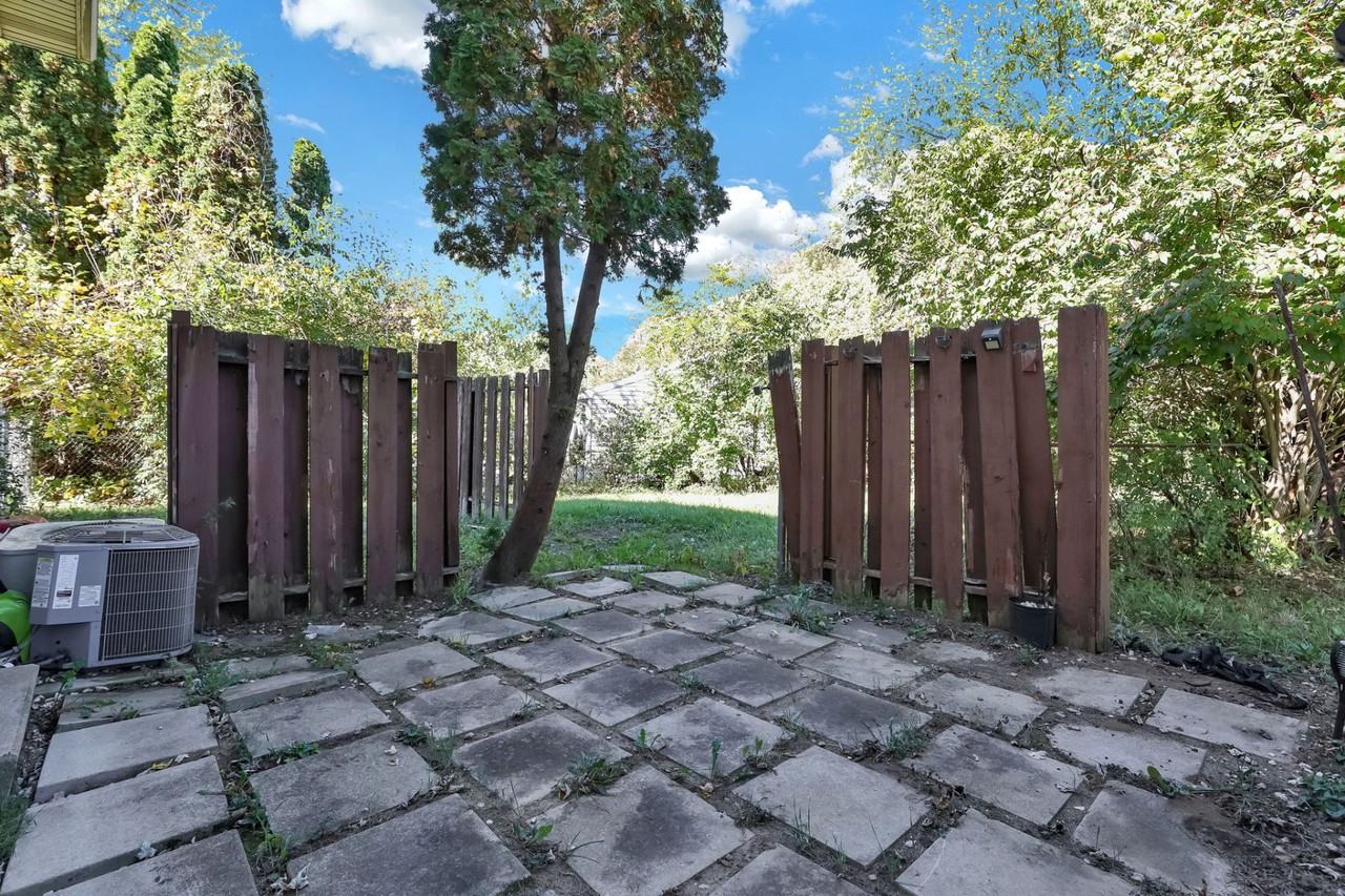 3492 Clarkston Ave #3492 - Photo 5 of 25