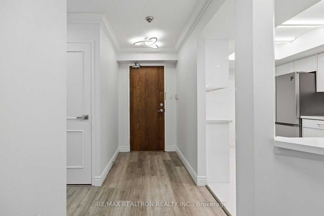 7440 Bathurst St - Photo 3 of 16