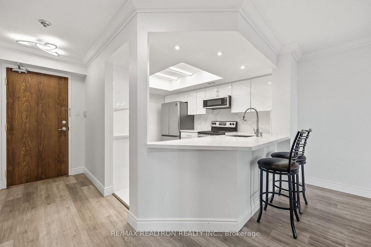 7440 Bathurst St - Photo 4 of 16