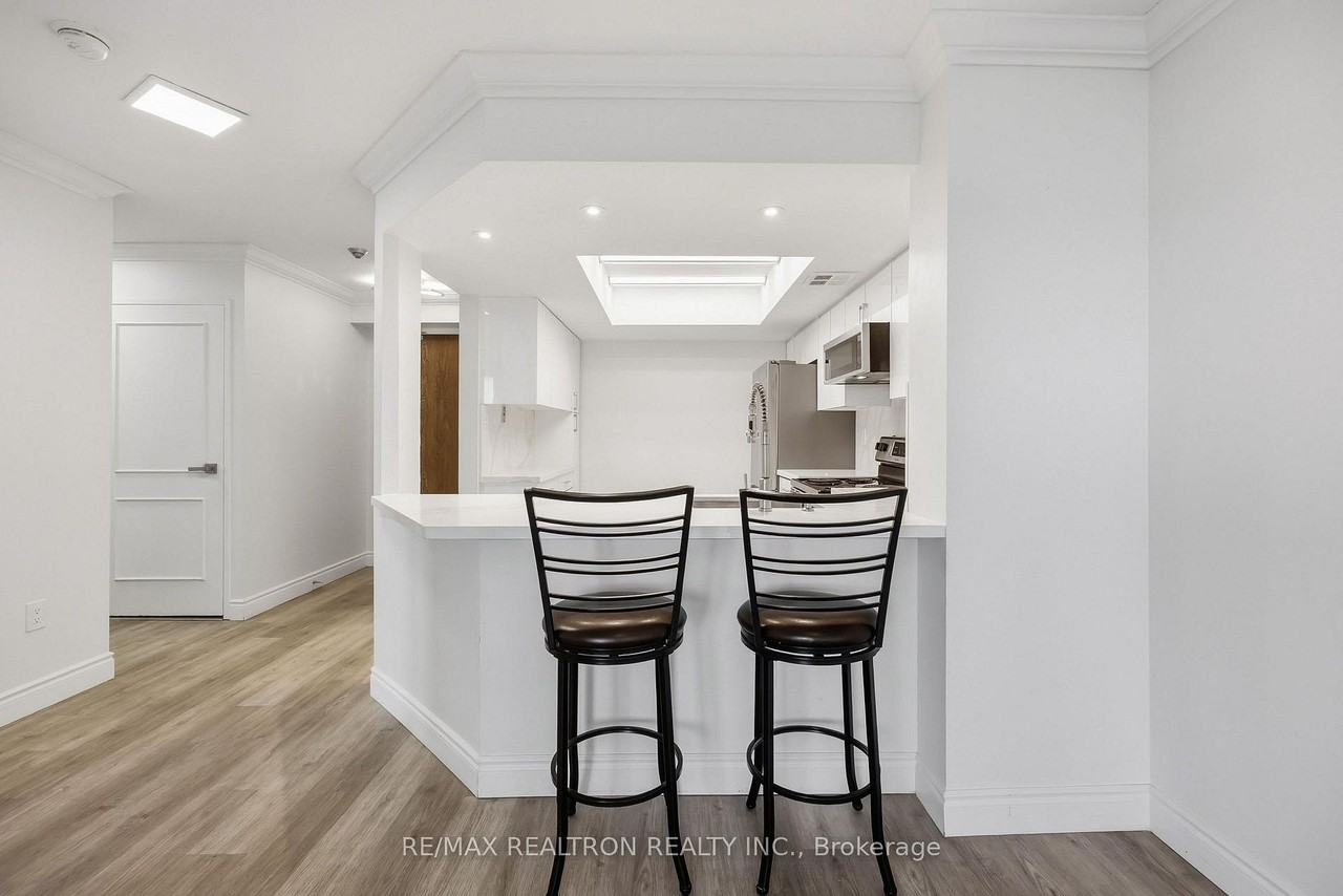 7440 Bathurst St - Photo 7 of 16