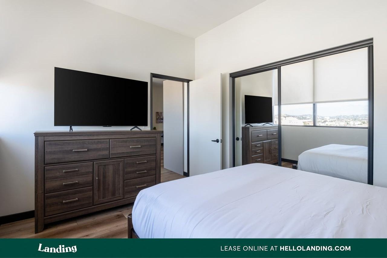 2500 Whishire Blvd - Photo 2 of 50