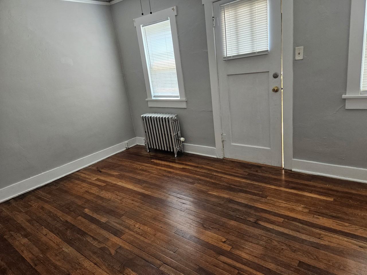 323 11th St Nw #7 - Photo 6 of 8